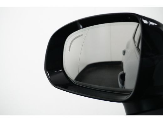 Volvo  XC60 2.0 T6 Plug-in hybrid AWD Plus Dark | Luchtvering | Stoelventilatie | 360° Camera | Panoramadak |... ActivLease financial lease