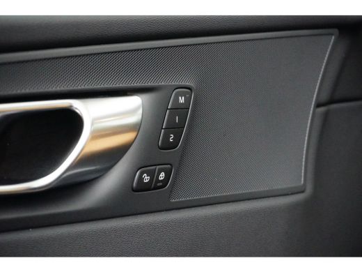 Volvo  XC60 2.0 T6 Plug-in hybrid AWD Plus Dark | Luchtvering | Stoelventilatie | 360° Camera | Panoramadak |... ActivLease financial lease