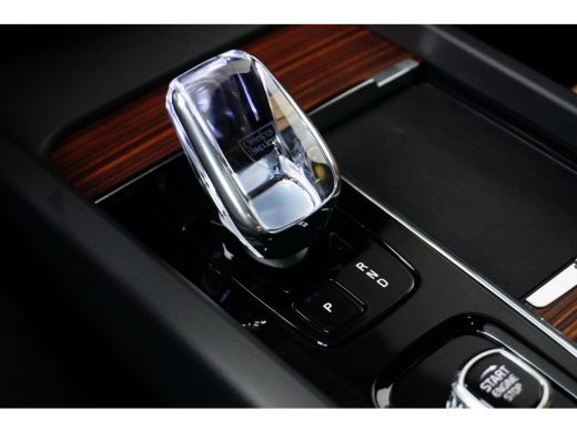Volvo  XC60 2.0 T6 Plug-in hybrid AWD Plus Dark | Luchtvering | Stoelventilatie | 360° Camera | Panoramadak |... ActivLease financial lease