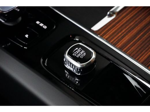 Volvo  XC60 2.0 T6 Plug-in hybrid AWD Plus Dark | Luchtvering | Stoelventilatie | 360° Camera | Panoramadak |... ActivLease financial lease