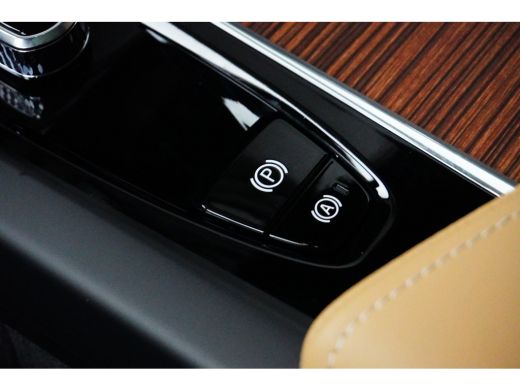 Volvo  XC60 2.0 T6 Plug-in hybrid AWD Plus Dark | Luchtvering | Stoelventilatie | 360° Camera | Panoramadak |... ActivLease financial lease