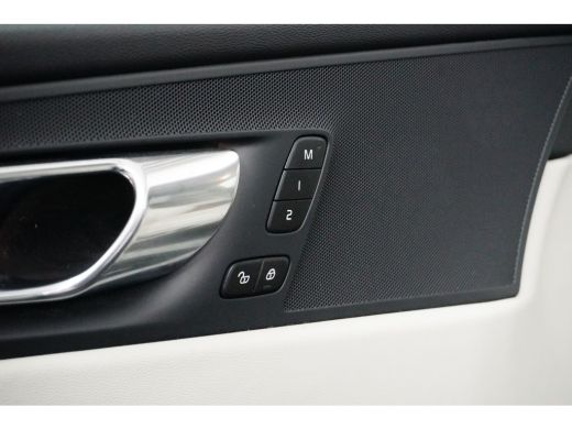 Volvo  XC60 2.0 T6 Plug-in hybrid AWD Plus Dark | Panoramadak | Stoel- & stuurverwarming | Keyless | 20" | Ca... ActivLease financial lease