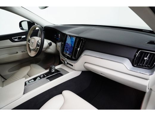 Volvo  XC60 2.0 T6 Plug-in hybrid AWD Plus Dark | Panoramadak | Stoel- & stuurverwarming | Keyless | 20" | Ca... ActivLease financial lease