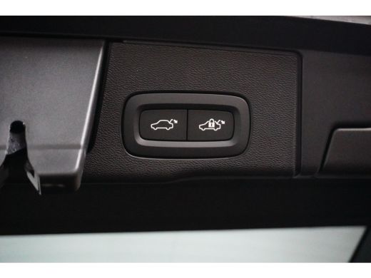 Volvo  XC60 2.0 T6 Plug-in hybrid AWD Plus Dark | Sportstoelen | Panoramadak | Trekhaak | Elek. stoelen + geh... ActivLease financial lease