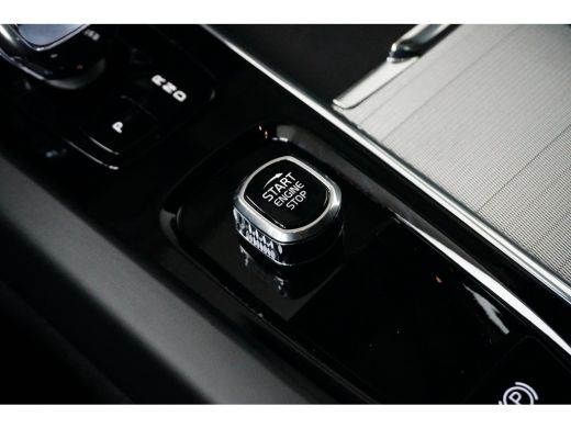 Volvo  XC60 2.0 T6 Plug-in hybrid AWD Plus Dark | Sportstoelen | Panoramadak | Trekhaak | Elek. stoelen + geh... ActivLease financial lease