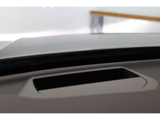 Volvo  XC60 T6 350PK AWD Ultra Black Edition | Luchtvering | 360º view | HUD | HK Audio | Adapt LED ActivLease financial lease