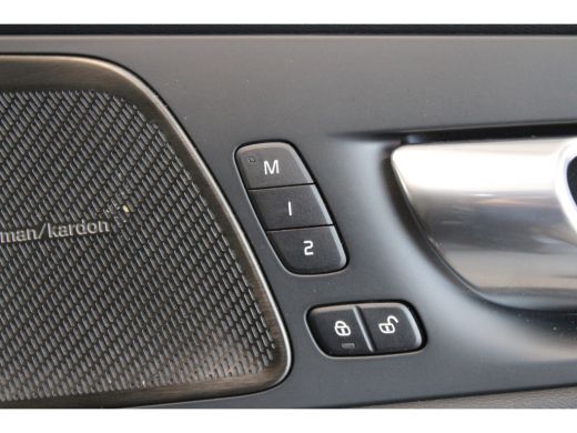 Volvo  XC60 T6 350PK AWD Ultra Black Edition | Luchtvering | 360º view | HUD | HK Audio | Adapt LED ActivLease financial lease