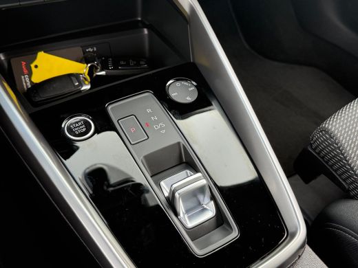 Audi A3 Sportback 35 150PK S-Tronic TFSI S edition | Optiekpakket zwart | Audi Connect & Navigatie plus |... ActivLease financial lease