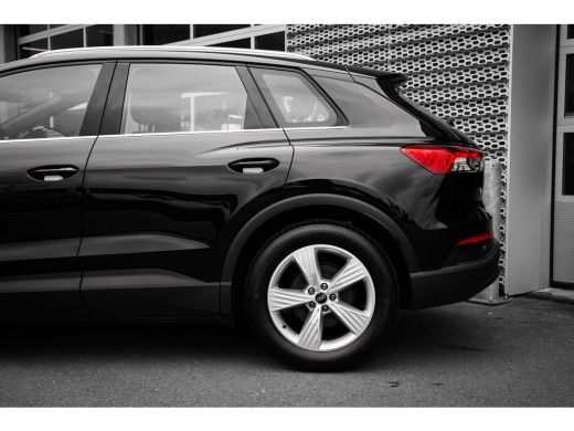 Audi Q4 e-tron Edition | Achterklep, automatisch bedienbaar | Achteruitrijcamera | Adaptive cruise control ActivLease financial lease