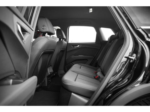 Audi Q4 e-tron Edition | Achterklep, automatisch bedienbaar | Achteruitrijcamera | Adaptive cruise control ActivLease financial lease