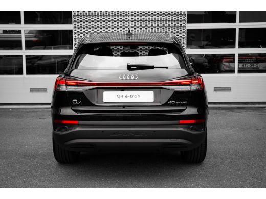 Audi Q4 e-tron Edition | Achterklep, automatisch bedienbaar | Achteruitrijcamera | Adaptive cruise control ActivLease financial lease