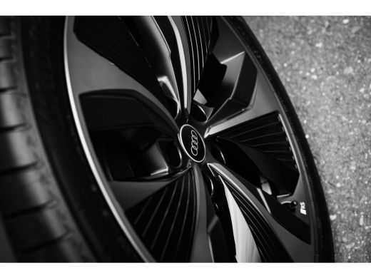 Audi Q6 e-tron S edition | Adaptive cruise control | Audi sound system | Audi virtual cockpit plus ActivLease financial lease