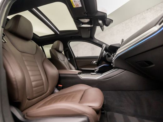 BMW 3 Serie Touring 330e xDrive M Sport 293Pk Automaat (PANORAMADAK, M PAKKET, LASER KOPLAMPEN, MEMORY SEATS,... ActivLease financial lease