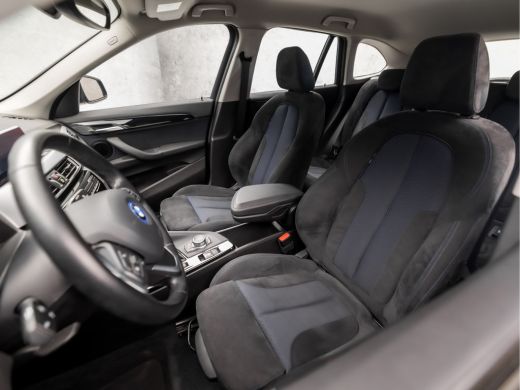 BMW X1 xDrive25e Sportline 221Pk Automaat (GROOT NAVI, CLIMATE, ALCANTARA, GETINT GLAS, ELEK ACHTERKLEP,... ActivLease financial lease