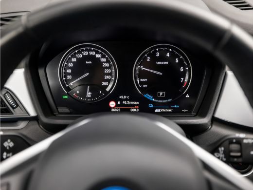 BMW X1 xDrive25e Sportline 221Pk Automaat (GROOT NAVI, CLIMATE, ALCANTARA, GETINT GLAS, ELEK ACHTERKLEP,... ActivLease financial lease