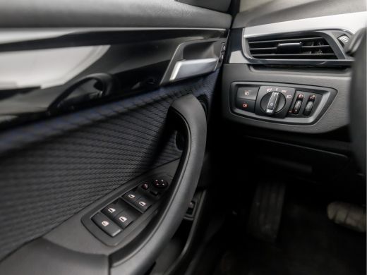 BMW X1 xDrive25e Sportline 221Pk Automaat (GROOT NAVI, CLIMATE, ALCANTARA, GETINT GLAS, ELEK ACHTERKLEP,... ActivLease financial lease