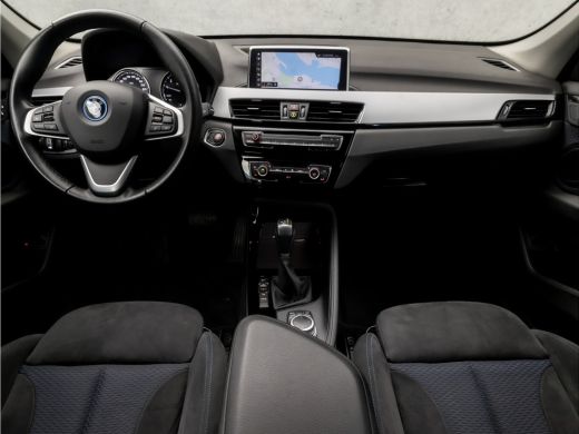 BMW X1 xDrive25e Sportline 221Pk Automaat (GROOT NAVI, CLIMATE, ALCANTARA, GETINT GLAS, ELEK ACHTERKLEP,... ActivLease financial lease