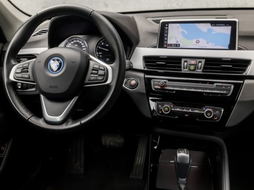 BMW X1 xDrive25e Sportline 221Pk Automaat (GROOT NAVI, CLIMATE, ALCANTARA, GETINT GLAS, ELEK ACHTERKLEP,... ActivLease financial lease