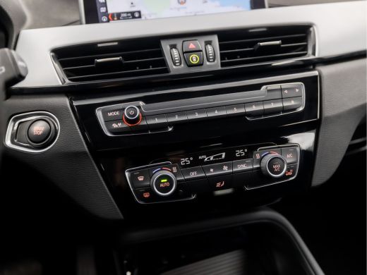 BMW X1 xDrive25e Sportline 221Pk Automaat (GROOT NAVI, CLIMATE, ALCANTARA, GETINT GLAS, ELEK ACHTERKLEP,... ActivLease financial lease