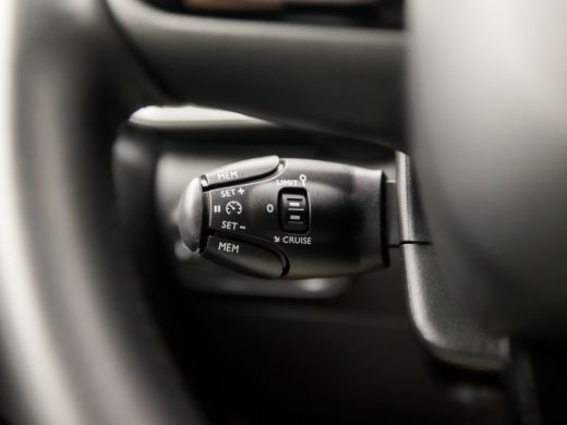 Citroën C3 1.2 PureTech C-Series Automaat (APPLE CARPLAY, GROOT NAVI, CRUISE, PARKEERSENSOREN, SPORTSTOELEN,... ActivLease financial lease