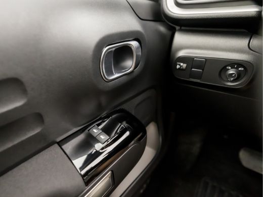 Citroën C3 1.2 PureTech C-Series Automaat (APPLE CARPLAY, GROOT NAVI, CRUISE, PARKEERSENSOREN, SPORTSTOELEN,... ActivLease financial lease