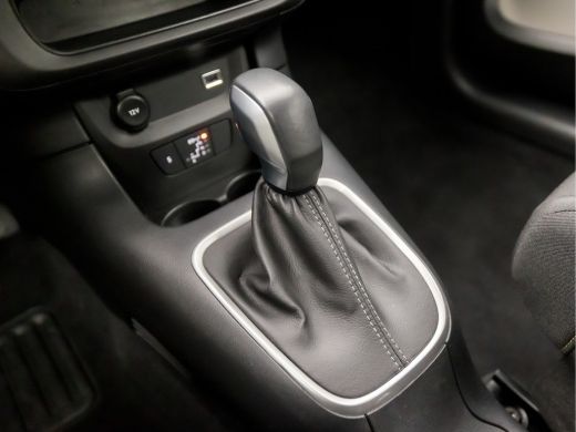 Citroën C3 1.2 PureTech C-Series Automaat (APPLE CARPLAY, GROOT NAVI, CRUISE, PARKEERSENSOREN, SPORTSTOELEN,... ActivLease financial lease