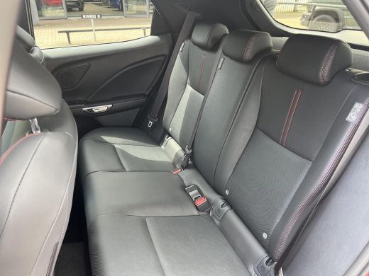 Lexus LBX Emotion 2WD | 06-10141018 Voor meer informatie ActivLease financial lease