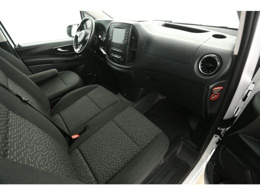 Mercedes-Benz Vito 114 CDI Lang Automaat Airco Camera Carplay Cruise Navigatie Trekhaak 3 Persoons 18"LMV Stoelverwa... ActivLease financial lease