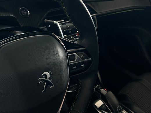 Peugeot 2008 1.2 PureTech GT Pack PANO | CAMERA | TREKHAAK | CARPLAY | ActivLease financial lease