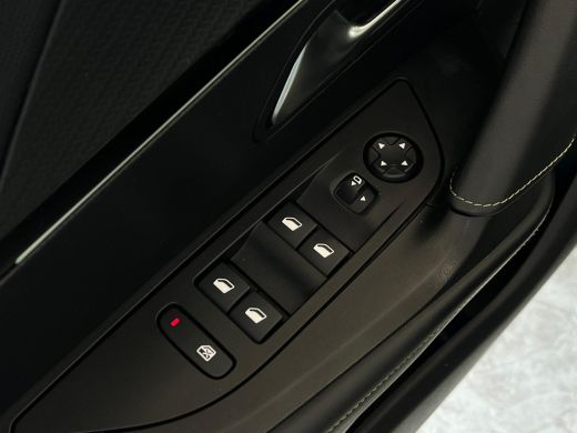 Peugeot 2008 1.2 PureTech GT Pack PANO | CAMERA | TREKHAAK | CARPLAY | ActivLease financial lease
