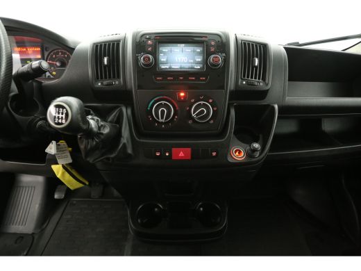 Peugeot Boxer 2.0 HDI L2H1 Airco Cruise Trekhaak LED 3 Persoons Elektrpakket ActivLease financial lease