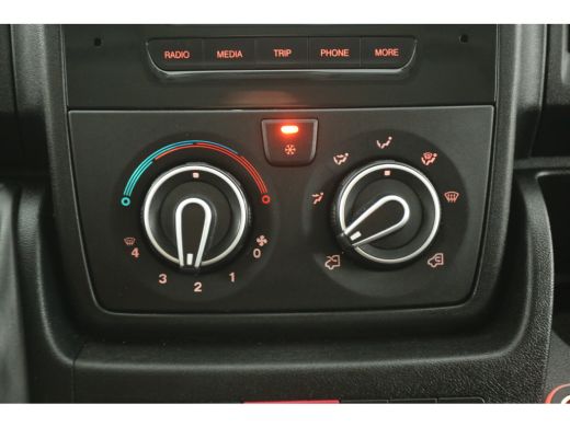 Peugeot Boxer 2.0 HDI L2H1 Airco Cruise Trekhaak LED 3 Persoons Elektrpakket ActivLease financial lease