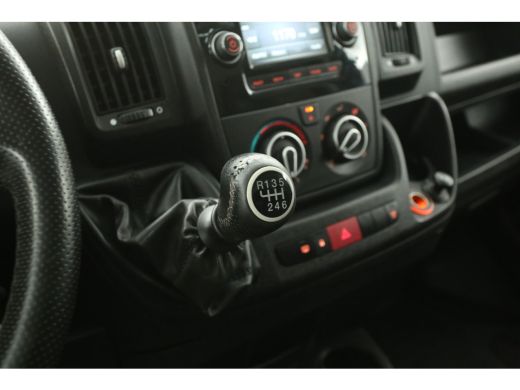 Peugeot Boxer 2.0 HDI L2H1 Airco Cruise Trekhaak LED 3 Persoons Elektrpakket ActivLease financial lease