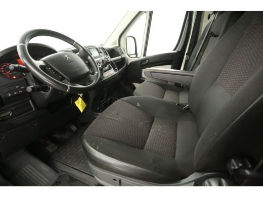 Peugeot Boxer 2.0 HDI L2H1 Airco Cruise Trekhaak LED 3 Persoons Elektrpakket ActivLease financial lease