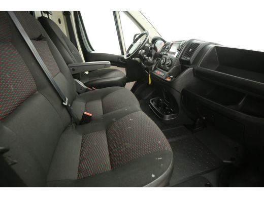 Peugeot Boxer 2.0 HDI L2H1 Airco Cruise Trekhaak LED 3 Persoons Elektrpakket ActivLease financial lease