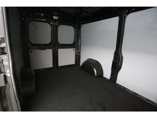Peugeot Boxer 2.0 HDI L2H1 Airco Cruise Trekhaak LED 3 Persoons Elektrpakket ActivLease financial lease