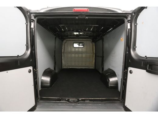 Peugeot Boxer 2.0 HDI L2H1 Airco Cruise Trekhaak LED 3 Persoons Elektrpakket ActivLease financial lease