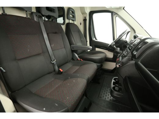 Peugeot Boxer 2.0 HDI L2H1 Airco Cruise Trekhaak LED 3 Persoons Elektrpakket ActivLease financial lease