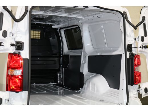 Peugeot e-Expert EV L3 75 kWh Airco Navigatie Trekhaak Black Line ActivLease financial lease