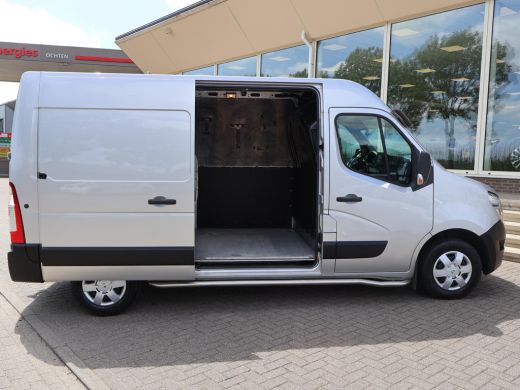 Renault Master 2.3 DCI 135 PK L2H2 + NAVIGATIE | CAMERA | CARPLAY | TREKHAAK | SIDEBARS ActivLease financial lease