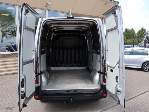 Renault Master 2.3 DCI 135 PK L2H2 + NAVIGATIE | CAMERA | CARPLAY | TREKHAAK | SIDEBARS ActivLease financial lease
