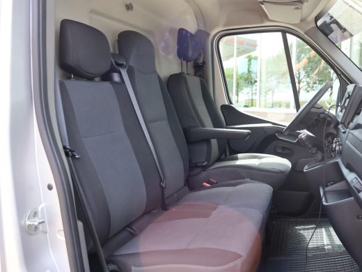 Renault Master 2.3 DCI 135 PK L2H2 + NAVIGATIE | CAMERA | CARPLAY | TREKHAAK | SIDEBARS ActivLease financial lease