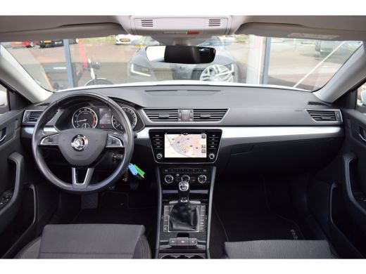 Skoda Superb Combi 1.5 TSI ACT Ambition Business | Panorama | Trekhaak | Apple Carplay ActivLease financial lease