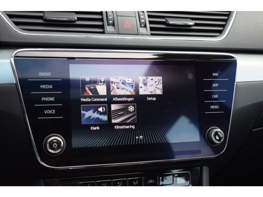 Skoda Superb Combi 1.5 TSI ACT Ambition Business | Panorama | Trekhaak | Apple Carplay ActivLease financial lease