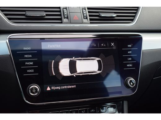 Skoda Superb Combi 1.5 TSI ACT Ambition Business | Panorama | Trekhaak | Apple Carplay ActivLease financial lease