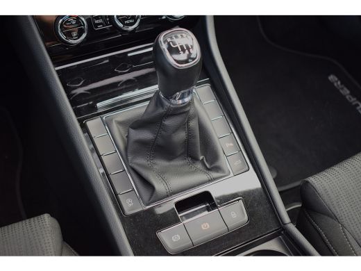 Skoda Superb Combi 1.5 TSI ACT Ambition Business | Panorama | Trekhaak | Apple Carplay ActivLease financial lease