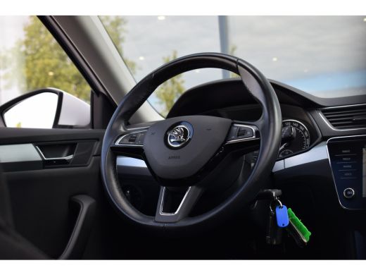 Skoda Superb Combi 1.5 TSI ACT Ambition Business | Panorama | Trekhaak | Apple Carplay ActivLease financial lease