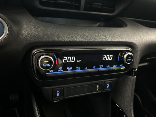 Toyota Yaris 1.5 Hybrid Executive Premium Pack ActivLease financial lease