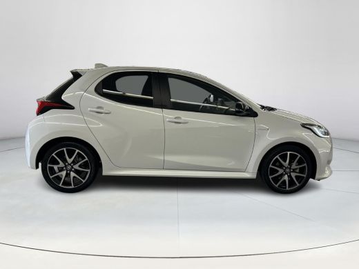 Toyota Yaris 1.5 Hybrid Executive Premium Pack ActivLease financial lease