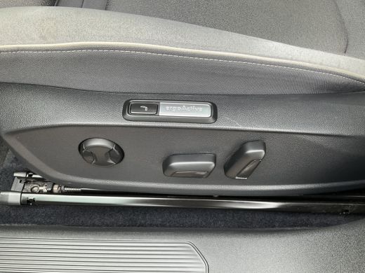 Volkswagen ID.3 Pro 58 kWh HUD Carplay Adap.Cruise Cam Elek.Stoel Sfeerverlichting! ActivLease financial lease